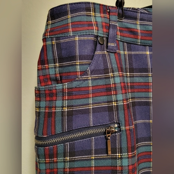 Torrid Plaid Pixie Capri - Picture 6 of 8